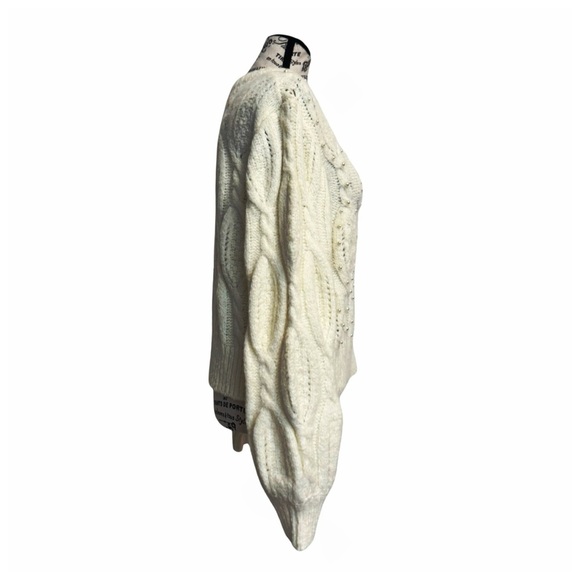 Boundary & Co. Crewneck Cable Knit Sweater. White. Medium - Picture 4 of 11